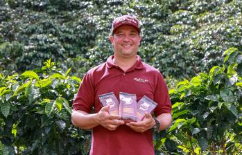En la finca La Perla, cultivan 100.000 arbustos de café, incluyendo variedades especiales, como la Geisha, traídas directamente de Etiopía y Panamá. FOTO MANUEL SALDARRIAGA