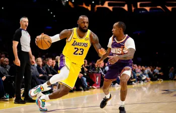 Los Ángeles Lakers pasaron de la alegría a la tristeza tras caer sorpresivamente ante los Phoenix Suns. Foto: GETTY. 