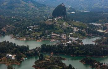 Guatapé recibió 3,7 millones de visitantes en 2024. FOTO: MANUEL SALDARRIAGA