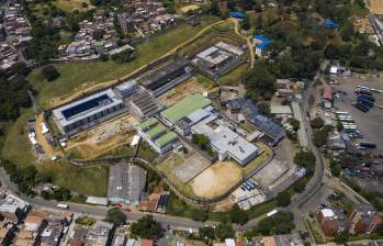 La cárcel Bellavista, ubicada en Bello, sería la primera en la que se implementaría el aislamiento de las señales de celular en Colombia. FOTO: MANUEL SALDARRIAGA