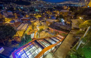 Escaleras eléctricas de la Comuna 13 de Medellín. FOTO: Juan Antonio Sánchez