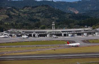 El aeropuerto Internacional José María Córdova, en Rionegro, Antioquia, fue activado como terminal alterna en Colombia para recibir vuelos desviados por el sismo en Panamá. FOTO Manuel Saldarriaga