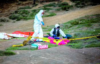 Descripción: Accidente de parapentista, donde murió Rubén Darío Gómez Montoya, cuando al parecer un fuerte viento cerró su parapente y cayó al suelo, en el sector de Serramonte, en Bello. Fecha de evento: 07/02/2021. Foto: Andrés Camilo Suárez