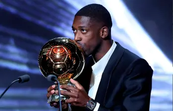 El futbolista Ousmane Dembelé ganó el Balón de Oro del 2025. Se convirtió en el mejor futbolista del año. FOTO: GETTY