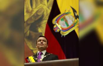 El presidente Daniel Noboa firmó el decreto que reduce ministerios, fusiona secretarías y desvincula a 5.000 funcionarios. Imagen, @DanielNoboaOk en X.