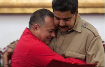 Nicolás Maduro y altos funcionarios de su gobierno son mencionados en una acusación presentada ante la justicia estadounidense por presuntos secuestros, torturas y otros abusos contra militares y opositores en Venezuela. FOTO: Colprensa. 