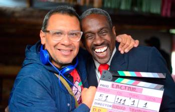 Harold Trompetero con el actor Julián Díaz en medio de las grabaciones de Lactar. FOTO Cortesía