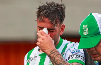 Facundo Batista cuando debió abandonar el partido ante Alianza en el Polideportivo Sur de Envigado. FOTO MANUEL SALDARRIAGA