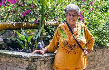 A sus 88 años, “Mamá Chila” todavía coordina un club de la tercera edad y preside la junta de padres del hogar Buen Comienzo que lleva su nombre, en el barrio Moravia de Medellín. FOTO Julio César Herrera