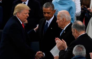 El presidente electo Donald Trump, el expresidente Barack Obama y el mandatario saliente, Joe Biden, cruzaron algunas palabras durante el funeral de Estado de Jimmy Carter, que se llevó a cabo en la catedral nacional de Washington, Estados Unidos. FOTO: GETTY