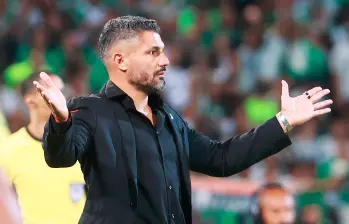 El técnico Javier Gandolfi fue claro en que no va a renunciar al equipo tras quedar eliminado en la Liga Betplay-1. FOTO MANUEL SALDARRIAGA