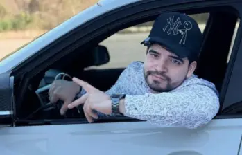 César Gastélum, influencer mexicano conocido por sus videos en TikTok, fue asesinado durante una transmisión en vivo en Culiacán. Las autoridades investigan el caso como un ataque directo y buscan identificar a los responsables. FOTO: César Gastélum vía Instagram. 