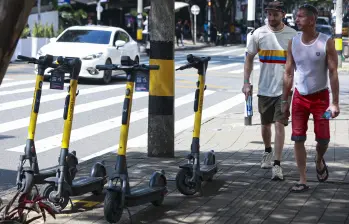 Las patinetas ya comenzaron a ser vistas por varias partes de la ciudad, sobre todo por el suroriente. Foto: Manuel Saldarriaga Quintero.
