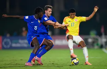 Flórez, quien durante el Mundial mostró desequilibrio, fue esta vez controlado por los jugadores franceses. FOTO: GETTY