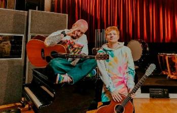 J Balvin al lado de Ed Sheeran, artista con el que cantó “Sigue”, en la que puso a cantar en español al británico. FOTO Cortesía Universal Music