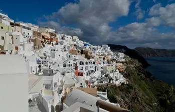 La incertidumbre sobre la duración y la intensidad de la actividad sísmica mantiene en vilo a los habitantes de Santorini. Los científicos continúan estudiando el fenómeno y tratando de predecir su evolución, pero por el momento no hay una fecha estimada para que la situación se normalice. Foto: GETTY