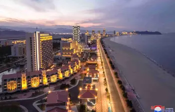 Vista aérea del complejo turístico Kalma Coast en la ciudad de Wonsan, Corea del Norte. FOTO: Cortesía Agencia estatal KCNA, AFP