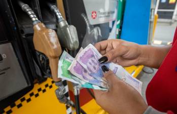 El último aumento en el precio de la gasolina fue cercano a los $100. Foto Edwin Bustamante Restrepo.