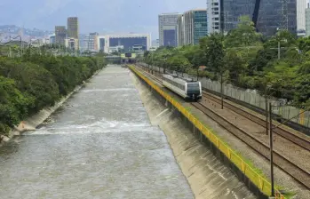 Vista panorámica del río Medellin, a la altura de la estación Poblado del metro. FOTO: Camilo Suárez Echeverry