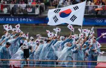 La embarcación de Corea del Sur en la inauguración de los Juegos Olímpicos de París. FOTO: AFP