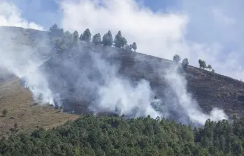 Imagen de referencia de un incendio en el Cerro Quitasol de Bello. FOTO EL COLOMBIANO.