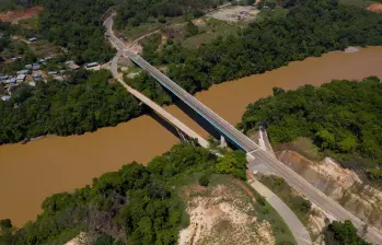 El río Nechí es clave tanto para la movilidad como para el sustento de los habitantes de al menos 10 municipios. FOTO: MANUEL SALDARRIAGA