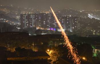 Imagen de referencia del uso de pólvora en Medellín. FOTO: EL COLOMBIANO