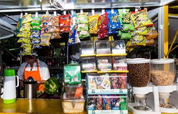 Aliste el bolsillo que las bebidas azucaras y los alimentos ultraprocesados serán más caros desde este 1 de noviembre. Foto EL COLOMBIANO JAIME PÉREZ MUNÉVAR. 
