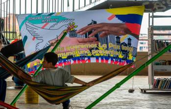 Libros y hamacas le quitan espacio a plazas de vicio: el barrio quiere ser un “laboratorio” de la paz total