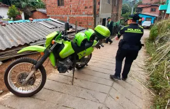 Los uniformados podrán llevar sus armas a sus casas para poder contrarrestar los ataques de los grupos armados ilegales contra la fuerza pública. FOTO: EL COLOMBIANO