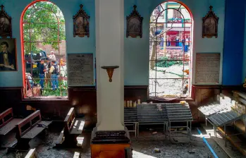 El atentado destruyó vitrales y otros elementos traídos desde Italia y que en su conjunto convirtieron la iglesia en patrimonio. FOTO: Manuel Saldarriaga