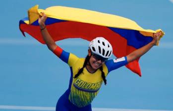 La antioqueña Valeria Rodríguez celebra su medalla de oro en la prueba de velocidad. El patinaje le ha dado al país seis títulos en los Panamericanos. FOTO CORTESÍA FEDEPATIN 