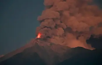 Volcán de Fuego en erupción. Foto: AFP.