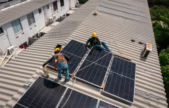 La resolución sustituye la reglamentación expedida este año e incorpora nuevos lineamientos para la administración de los recursos, la operación y el mantenimiento de los sistemas solares fotovoltaicos. Foto: Cortesía