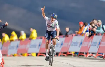  Giulio Pellizzari, de 21 años, ya suma tres grandes carreras en sus piernas. Corrió el Giro de Italia en 2024 y 2025 y ahora celebra en la ronda ibérica. FOTO X-VUELTA A ESPAÑA
