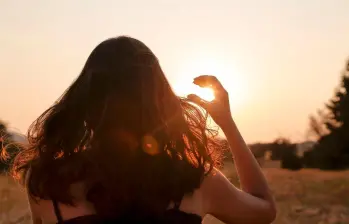 La radiación solar puede afectar especialmente a la retina y ser factor de riesgo de degeneración macular, según experta. Foto cortesía Europa Press / Miranza