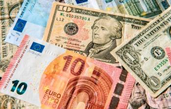 El euro ha cedido cerca de 10% en los que va de 2022 frente al dólar: FOTO: AFP