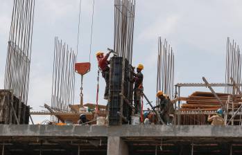 Hoy la construcción en el Valle de Aburrá ocupa 158.000 personas en obras de construcción. Con un incremento del 1,8 % en el último año. FOTO Manuel Saldarrianga