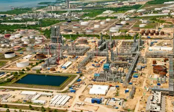 Refinería de Cartagena retomó operaciones normales tras superar una falla eléctrica sin afectar el suministro de combustibles. FOTO COLPRENSA.