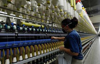 Según el Código Sustantivo del Trabajo y la Ley 2466 de 2025, el monto de la indemnización depende del tipo de contrato, el salario y la antigüedad del empleado. FOTO: Juan Antonio Sánchez