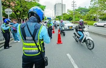 Las autoridades de movilidad ya cuentan con suficientes herramientas para sancionar vehículos por exceso de ruido, sin necesidad de usar equipos especializados.. Foto: Andrés Camilo Suárez Echeverry