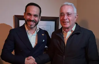 Hace casi un año se reunieron el presidente electo Abelardo de la Espriella y el expresidente Álvaro Uribe. En los últimos días hubo choques. FOTO: @alvarouribevelez