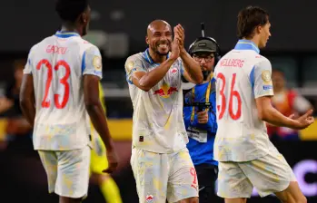 El delantero austriaco Karim Onisiwo celebra la victoria, su gol, al mínuto 76 le dio el triunfo al Salzburg en el Mundial de Clubes. FOTO GETTY