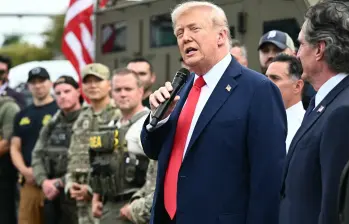El presidente de EE. UU., Donald Trump, durante su visita a tropas federales en Washington D.C., donde anunció que patrullará las calles junto a los militares en el marco de la “emergencia criminal” que declaró en la capital. Imagen: Mandel NGAN / AFP.