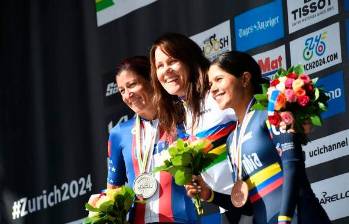 La deportista colombiana se colgó la presea de bronce. Esta es la segunda medalla que consigue este año. En marzo se puso la de bronce en la prueba del scratch en el Mundial de Pista que se realizó en Brasil. FOTO: CORTESÍA @UCIParacycling