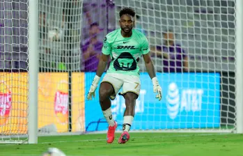 El lateral exverdolaga Álvaro Angulo debió asumir la portería los dos últimos minutos del partido. Foto: GETTY.