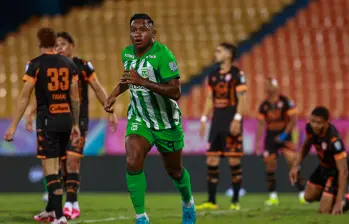 No es la primera vez que Nacional juega a puerta cerrada; ya le ha tocado, como en este partido con Envigado. FOTO MANUEL SALDARRIAGA