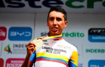 El ciclista colombiano Egan Bernal, del Ineos Grenadiers, se convirtió en el tercer criollo que gana la crono y la prueba de fondo de los nacionales en el mismo año. FOTO: CORTESÍA FEDECICLISMO