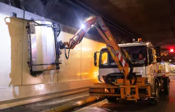 Una labor importante que se realizará durante estas noches es la limpieza de las paredes del túnel. FOTOS: CONCESIONARIO