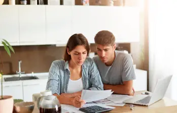La combinación de inflación, tasas altas e impuestos reducirá el margen de maniobra de los hogares urbanos. FOTO: CORTESÍA